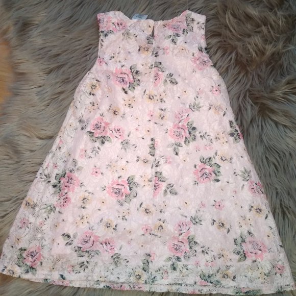 🔴 CLEARANCE 6/$20 Pink floral dress with roses and lace - Picture 5 of 5